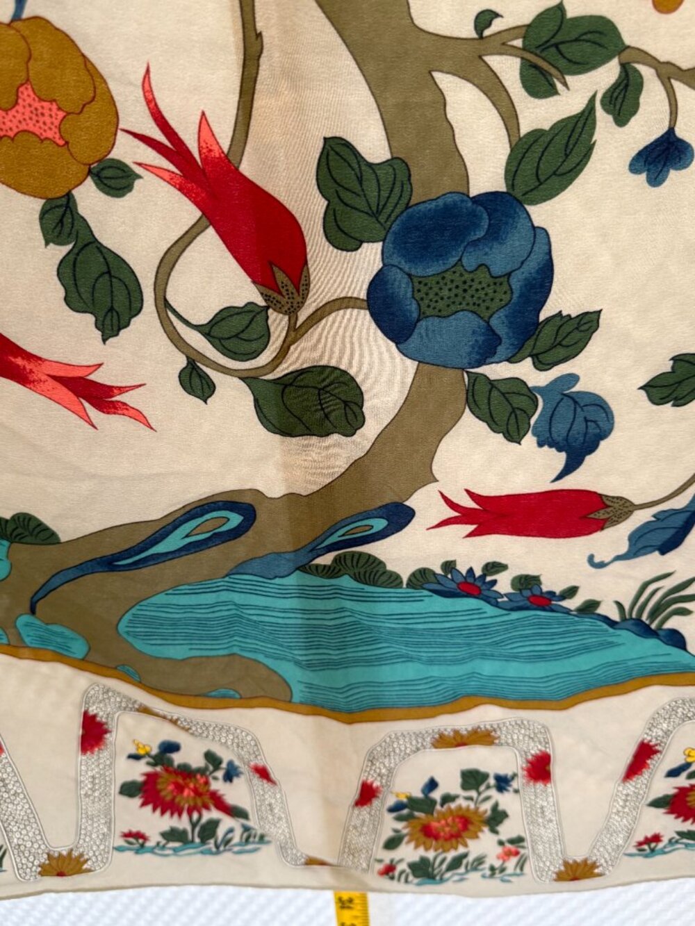 IVORY/TAUPE METROPOLITAN MUSEUM OF ART SILK SCARF "TREE OF LIFE" - Picture 2 of 5
